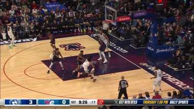 [Highlight] Ant 🐜 hits the turnaround bank shot +1