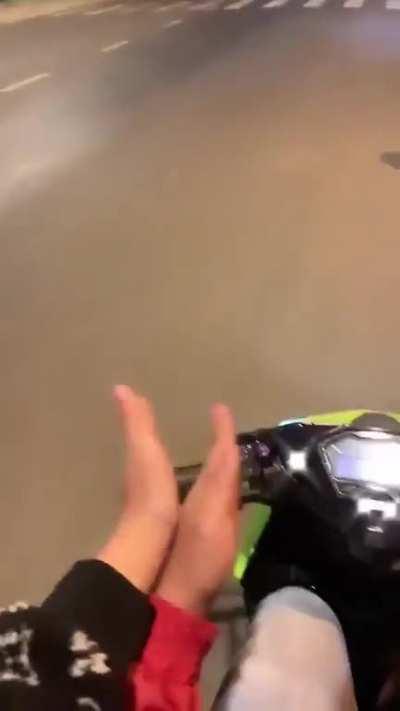 Make your love signs elsewhere, not in traffic