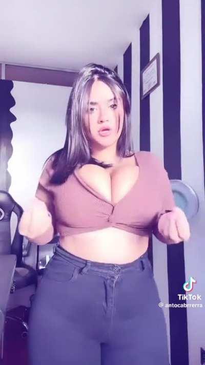 Busty Latina 