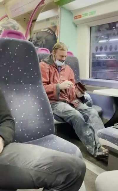 Bloke dosen't have his earphones plugged in.