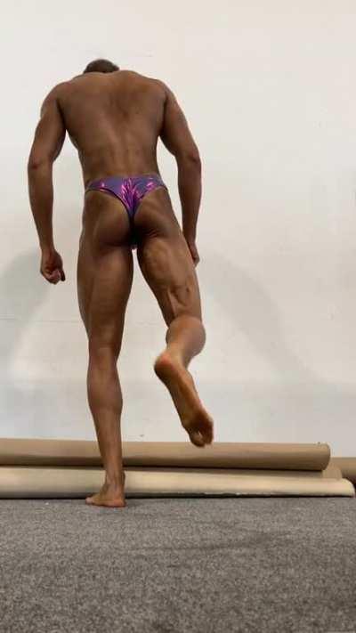 Video from my 3rd show. Weighed in at 65,5 kg with 175 cm (21 yo).