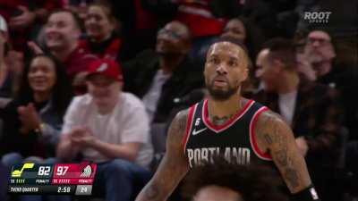 [Highlight] Dame pulls up so early and casually after crossing half-court that even the cameraman is surprised