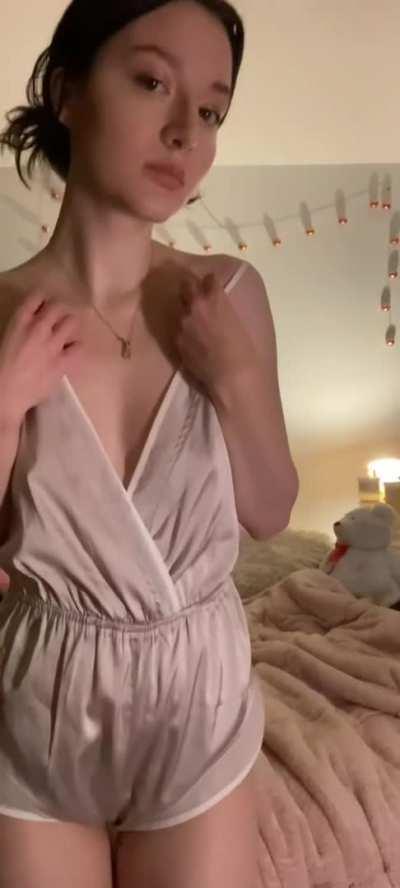 Don't you wanna reach out and touch my whole body?😊💞