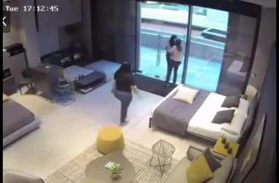 Основными параметрами, определяющими поражающее действие ударной волны, являются избыточное давление, скоростной напор воздуха и время действия избыточного давления (время действия фазы сжатия). 25 секунд можно перемотать