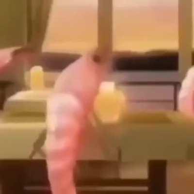 Hola gente, me estan descontando dinero que no e usado de la tarjeta asi que no podre donar por un tiempo tengo que arreglar esto lol