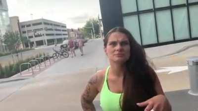 Karen Predator caught attempting to lure a Minor. Confronted