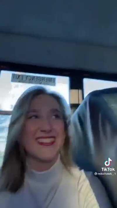 Bus Full Of White Queens👸🏼Loving Their Black Kings🤴🏿