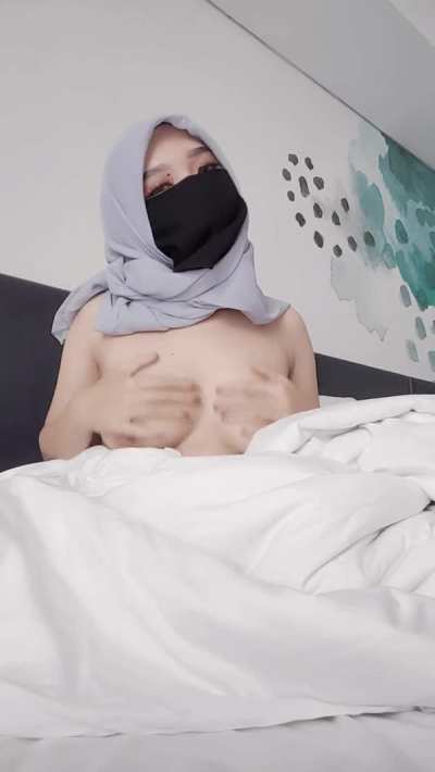 i want my whitemen to train this little holes of mine to make my toy fit inside me