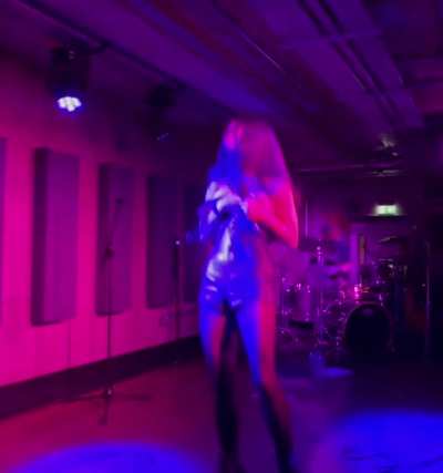 Renforshort wardrobe malfunction