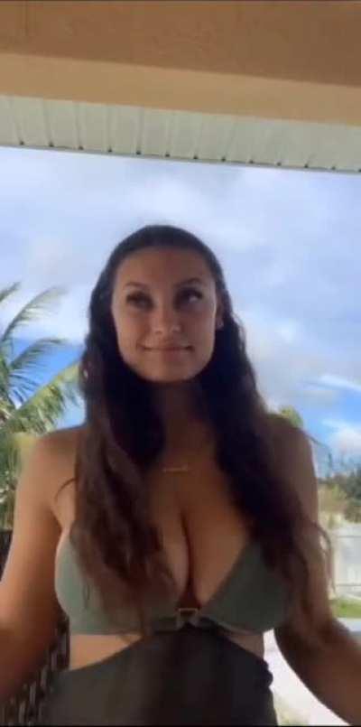 My go to video when I jerk off to her. That serious face she puts on, while moving those fat tits. Its like she knows we jerk off to her, and wants us to nut for her