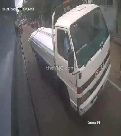 Biking between vehicles