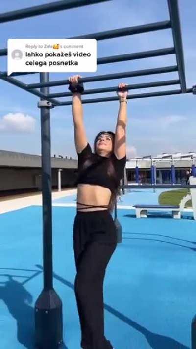 wcgw running between bars 😵