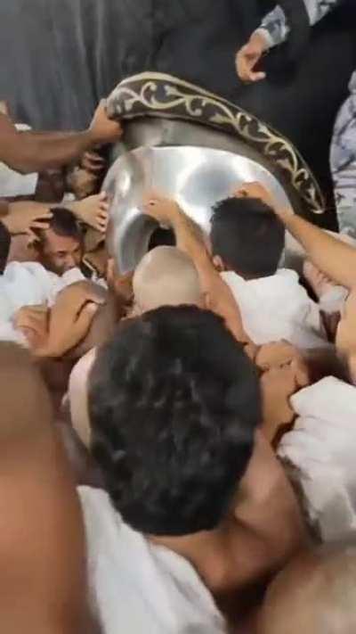 Idols are absolutely haram!! Why would any religion use an idol, such idiots! Also Muslims: