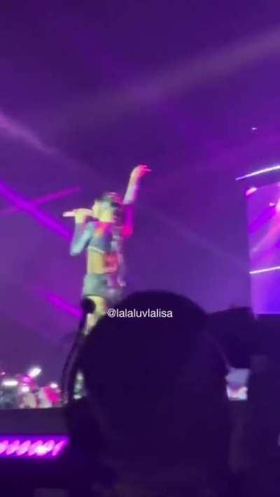 Lisa's delicious cameltoe + cheeks must be heaven 😋