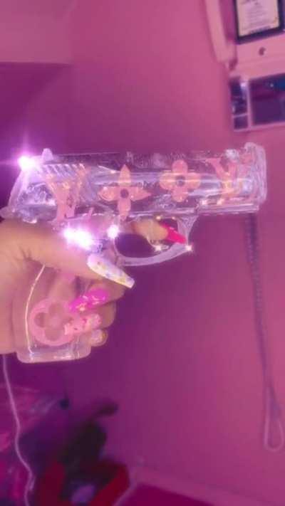 For those who want to know tha name of this aesthetic guns is resin gun