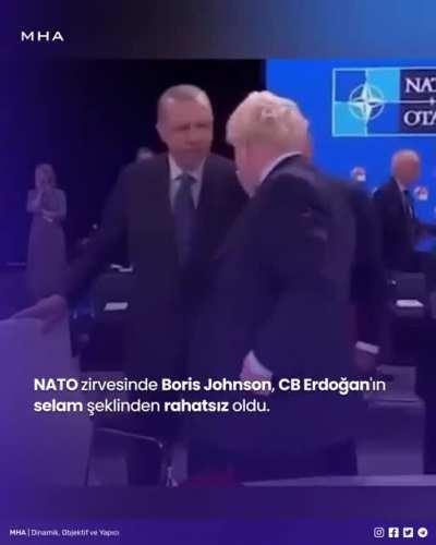 NATO zirvesinde Boris Johnson,CB Erdoğan'ın selam seklinden rahatsız oldu.