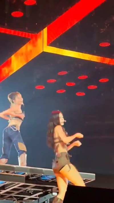 Tzuyu RIGHT HAND GIRL