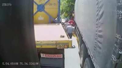 Look carefully (2 in 1 idiot video)