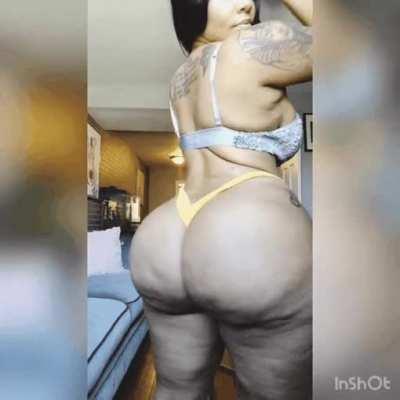 Big booty yellow bone🤤