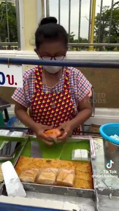 I can't believe she wasn't wearing gloves while handling that food