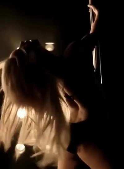 Shakira Pole Dancing