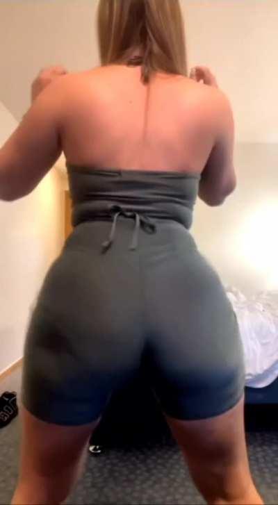 Whooty (sorry bout the quality, this was GfyCat's doing)