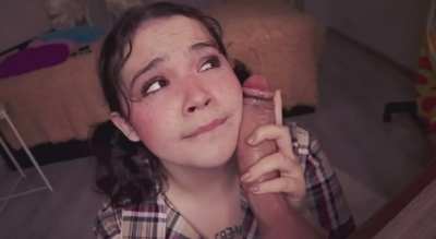 Amateur camgirl deepthroat