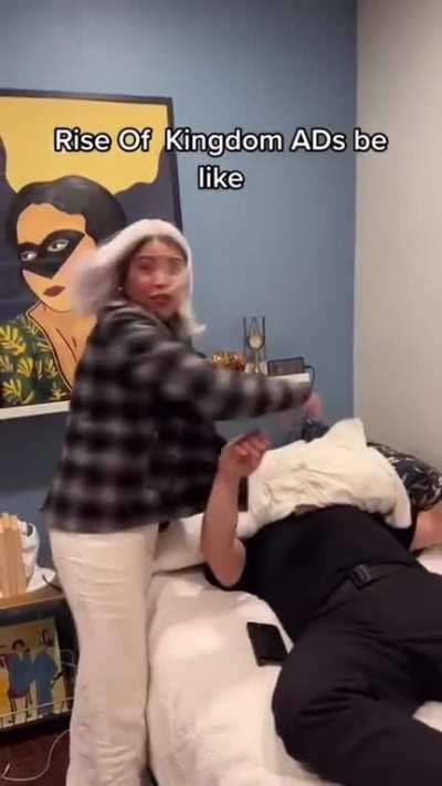 Los anuncios andan bien bizarros😂