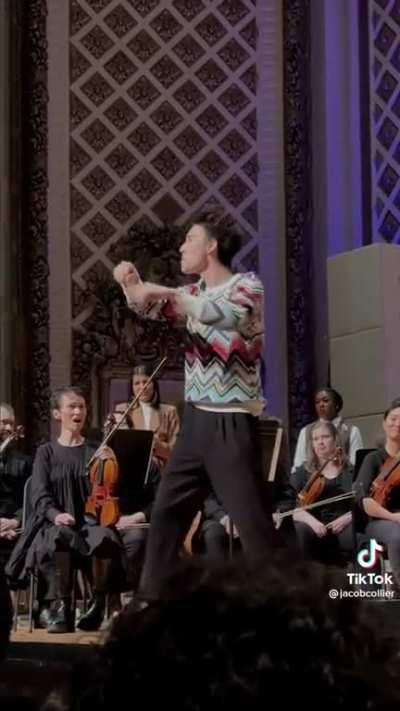 Turning the audience into a choir 