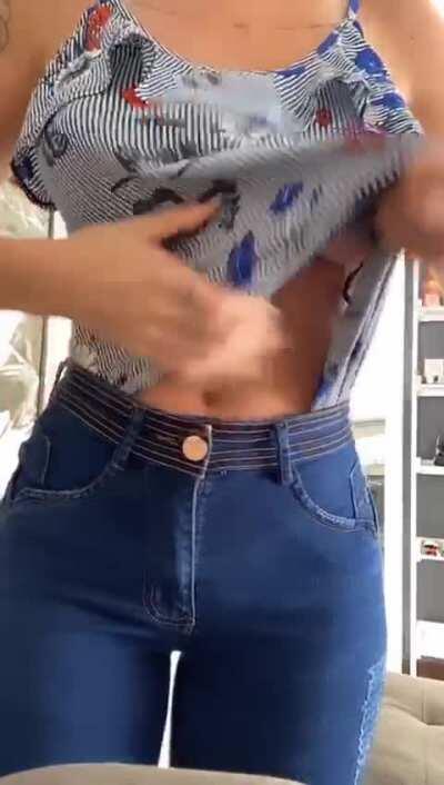 Alguém sabe quem é essa gostosa?