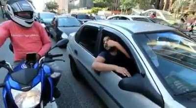 Jantando uma anti-vacina ao vivo