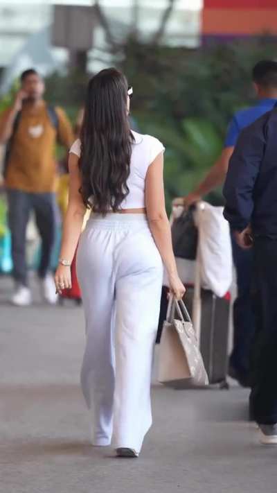 Nora Fatehi Big Buns