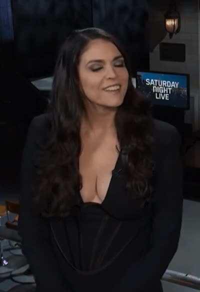 Cecily Strong is a hottie