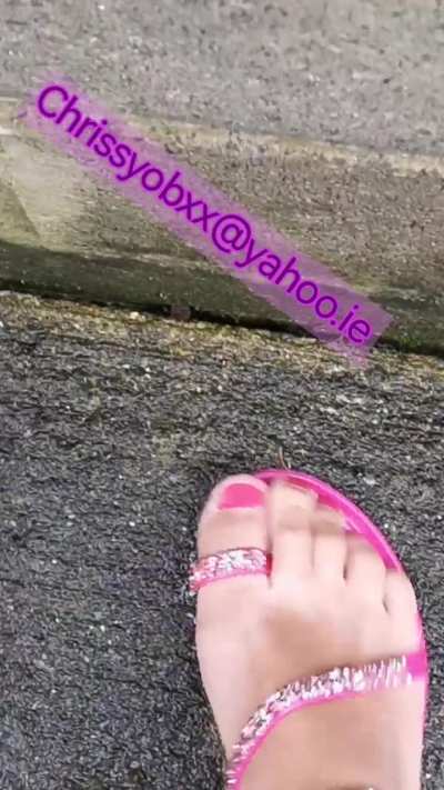 Jelly sandals crush snail