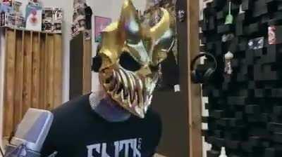 Quando eu durmo com o fone o demônio aparece falando assim mesmo sjsksksksk