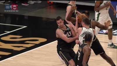 [Highlight] Connaughton commits a travel and possibly an offensive foul, and gets called for neither