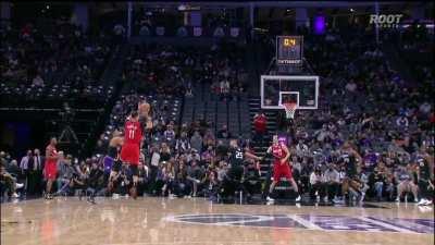 [Highlight] Nance gets it off in time to beat the 1st quarter buzzer