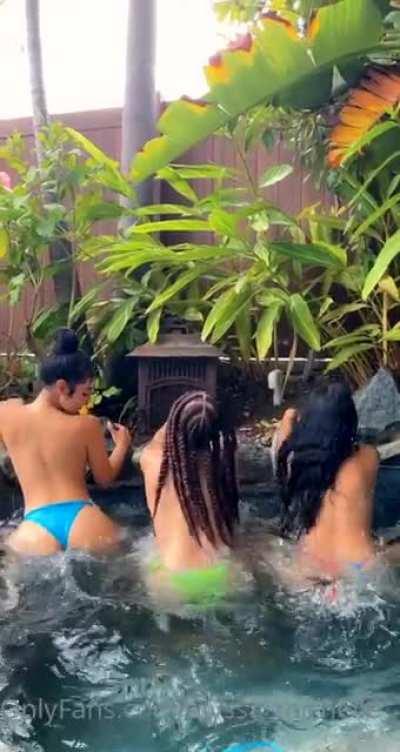 Pool summer 🥵👀