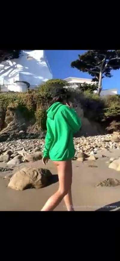 Live. Who tryna trade sum ?