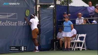 Frances Tiafoe celebrates too early versus Medvedev and dies inside