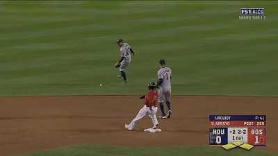 [Highlight] Altuve can't grab it off the bounce, Red Sox score to make it 2-0