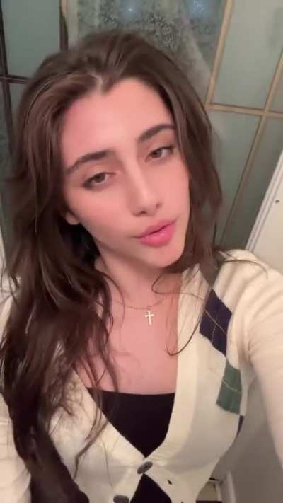 Dona makes me so hard