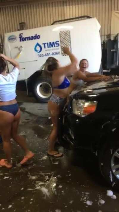 4Runner gettin some lovin