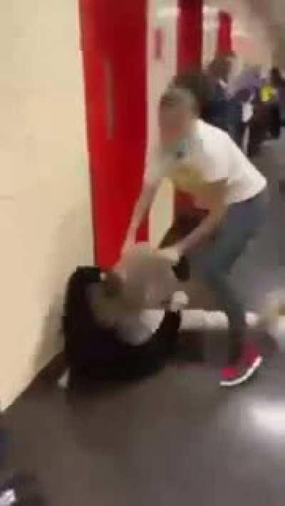 Brutal School beatdown - r/catfight