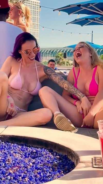 Day drinking at the Hard Rock pool party: the perfect way to get my pussy wet. 💦