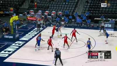 [Highlight] Jokic clears out the side for himself and goes to work on Kanter in the post