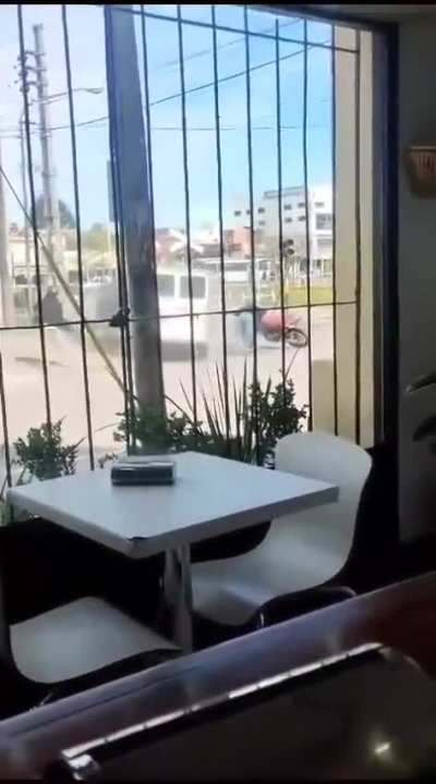 Merlo: Le quisieron robar la camioneta mientras esperaba en un paso nivel y tom&oacute; venganza