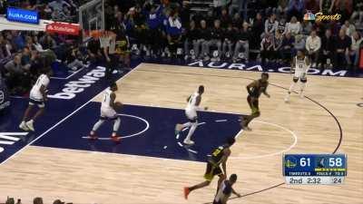 [Highlight] Steph loses McDaniels and hits a wild 3