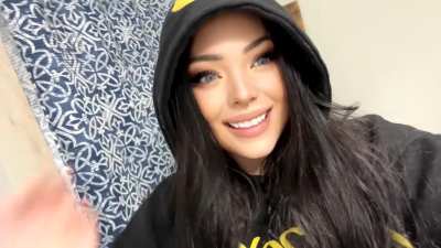 Post gym titty reveal 