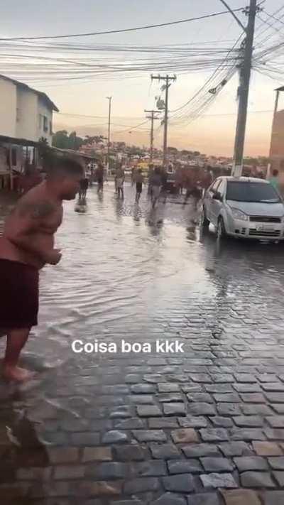 Sai do quarto e vem pra rua, seu esquisito
